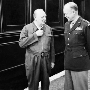 Sir Winston Churchill hablando con el general Eisenhower en los días ...