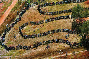 Beautiful-and-moving-photo-of-voters-waiting-in-line-to-vote-in-South ...