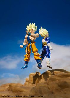 Super Sayin 1 Goku and Super Sayin 1 Vageta action figures floating in ...