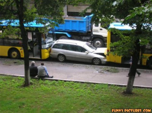 ... .net/images/2011/05/02/funny-car-accident-buses_130434698642.jpg