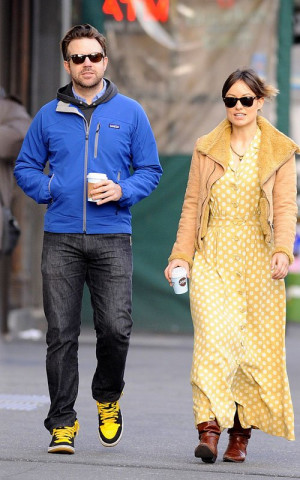 Olivia Wilde & Jason Sudeikis Go for a Romantic Stroll in NY, Dec 31 ...