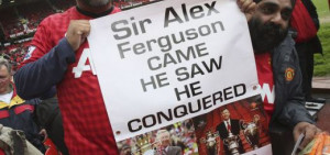 Manchester-United-fans-hold-up-banners-thanking-Sir-Alex-Ferguson.png