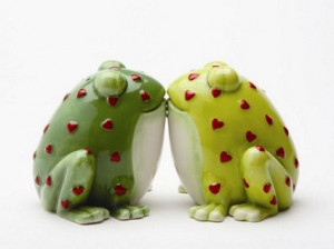 Horny Toads Kissing Magnetic Salt And Pepper Shakers - 8167