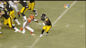 Steelers' Le'Veon Bell Stiff-Arms Bengals' Michael Johnson with ...