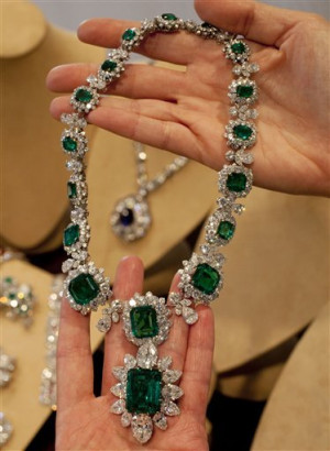 Elizabeth Taylor's iconic jewels coming to auction