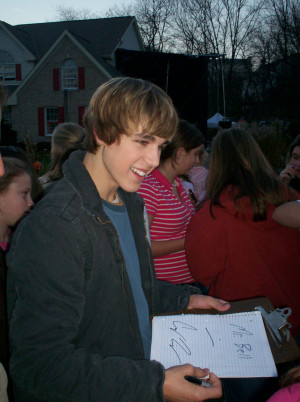 Cody Linley And Julianne Hough Kissing Cody linley and miley cyrus