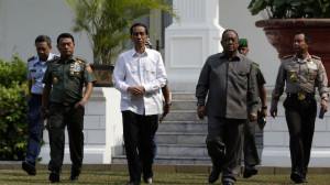 jokowi-with-security-apparatus-by-epa.jpg