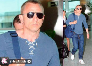 Daniel Craig's Casual Istanbul Arrival