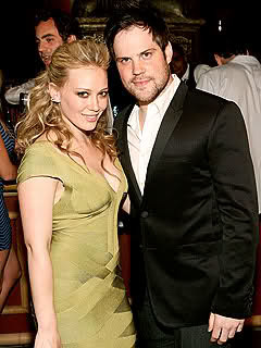 Hilary Duff & Mike Comrie engaged