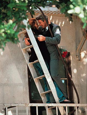 che succede dopo che lui ha scalato la torre e salvato lei?