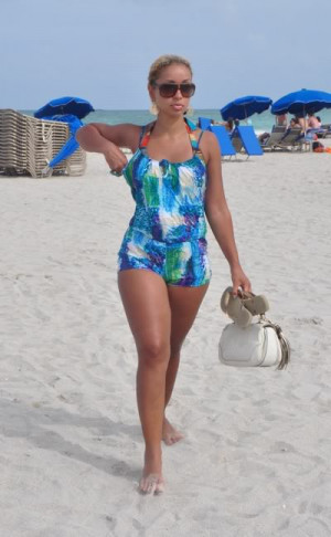 Thread: Singer Mya candid shots in a 2 piece bikini