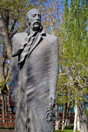 William Saroyan statue, Yerevan