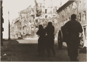 ... housing block during the suppression of the Warsaw ghetto uprising.jpg