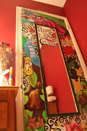 Alice in Wonderland door