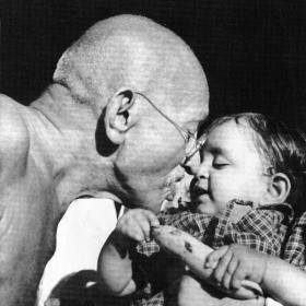 mk-gandhi-and-child.jpg