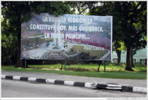 Home > Cuba > Billboard with a quote from Raúl Castro: 