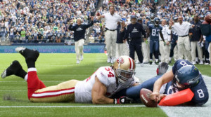 ... touchdown on a 1-yard run as 49ers linebacker Travis LaBoy tries to
