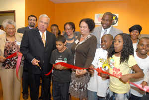 Mayor Menino and helpers cut the ribbon