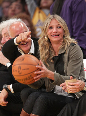 Cameron Diaz caught a basketball during a game between the LA Lakers ...