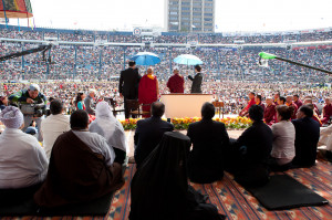 Su Santidad el Dalai Lama se dirige a miles en la Ciudad de México