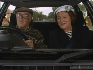 Keeping Up Appearances (UK) - 03x07 What to Wear When Yachting