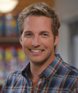 ryan hansen shirtless