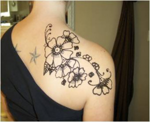 Henna Flowers Tattoos On Right Back Shoulder