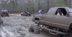 Displaying (17) Gallery Images For Country Mudding Trucks...