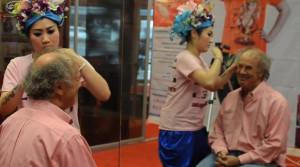 Thai beauty therapy 'face-slapping' helps with wrinkles, saggy skin