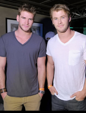 chris-hemsworth-liam-hemsworth-photos-9-jpg_154602.jpg