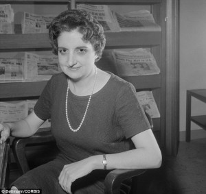 Helen Thomas , first female member of White House Press Corps who ...