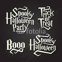 Vetor: Four Halloween typography quotes on chalkboard background