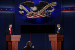 Debate moderator Jim Lehrer (C) speaks to Democratic presidential ...