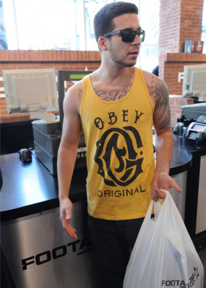 Vinny Guadagnino shopping for some new kicks at a Manhattan Footaction