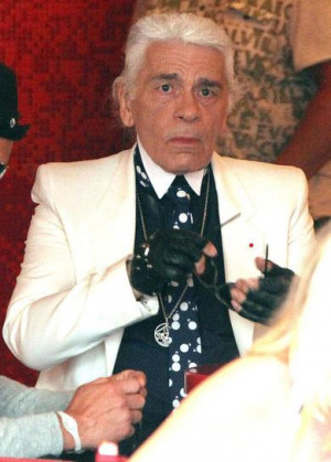 Scandal alert! Karl Lagerfeld spotted without sunglasses