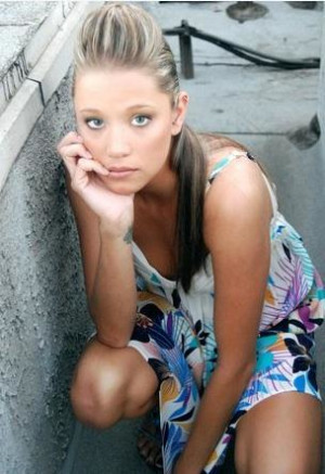 Kristen Renton Picture