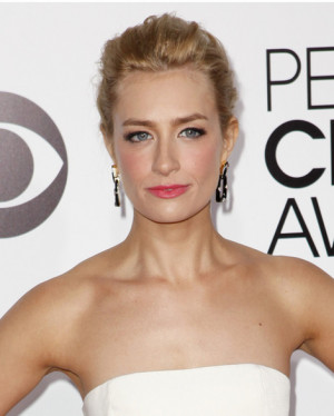 Beth Behrs Photo Gallery