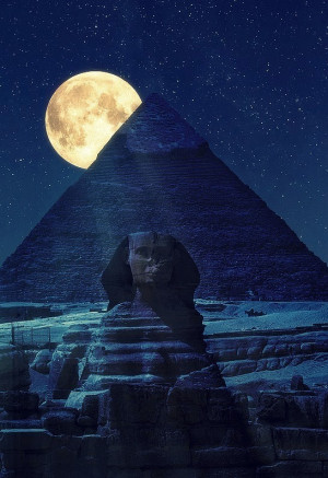 The Great Pyramid of Gizah and the Sphynx by night.