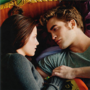 Eclipse Pictures & Stills » edward-bella-hands-bed