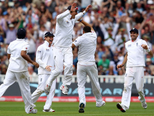 England Celebrating the after Beating India in 3rd test.