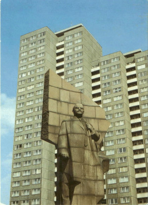 Berlin, Germany. Lenin Monument at Leninplatz (now Platz der Vereinten ...