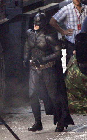 THE DARK KNIGHT RISES NEW SET PICTURES INCLUDING CATWOMAN'S SUIT