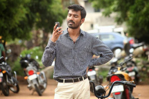 Velaiyilla Pattathari movie Dhanush stills
