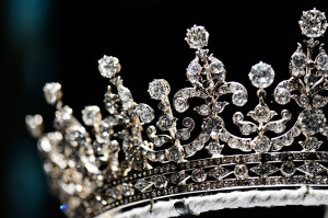 Jubilee diamonds: Spectacular gems from the Queen's private collection ...