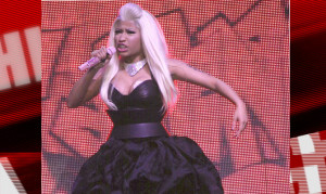 nicki-minaj-pasties-concert