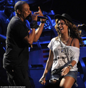 Duet: Beyonce sang Mr Hudson's song Forever Young while Jay rapped ...
