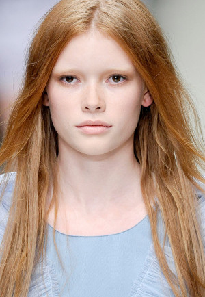 Redhead: red hair color women's hair trend