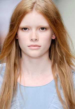 Redhead: red hair color women's hair trend
