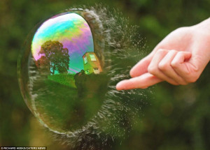 VIDEO Forever blowing bubbles. Photographer Richard Heeks has made a ...