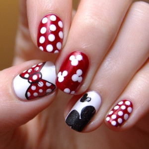 Mickey Mouse Manicure Art